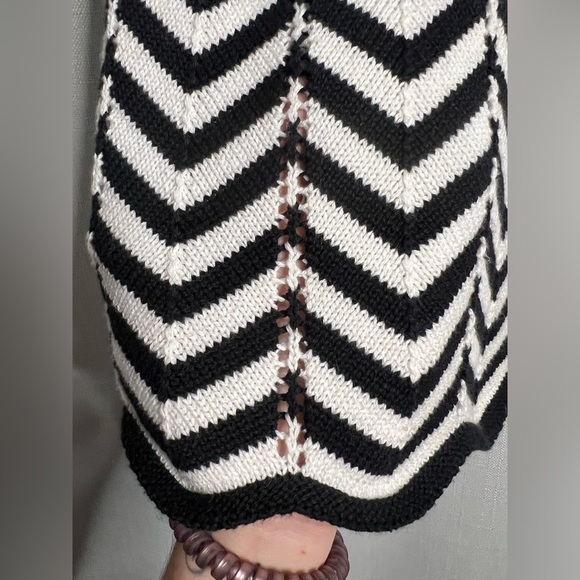 Trina Turk Black and White Chevron Knit Tank Top Small - Picture 5 of 6